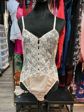 VINTAGE BABY PINK LACE TEDDY